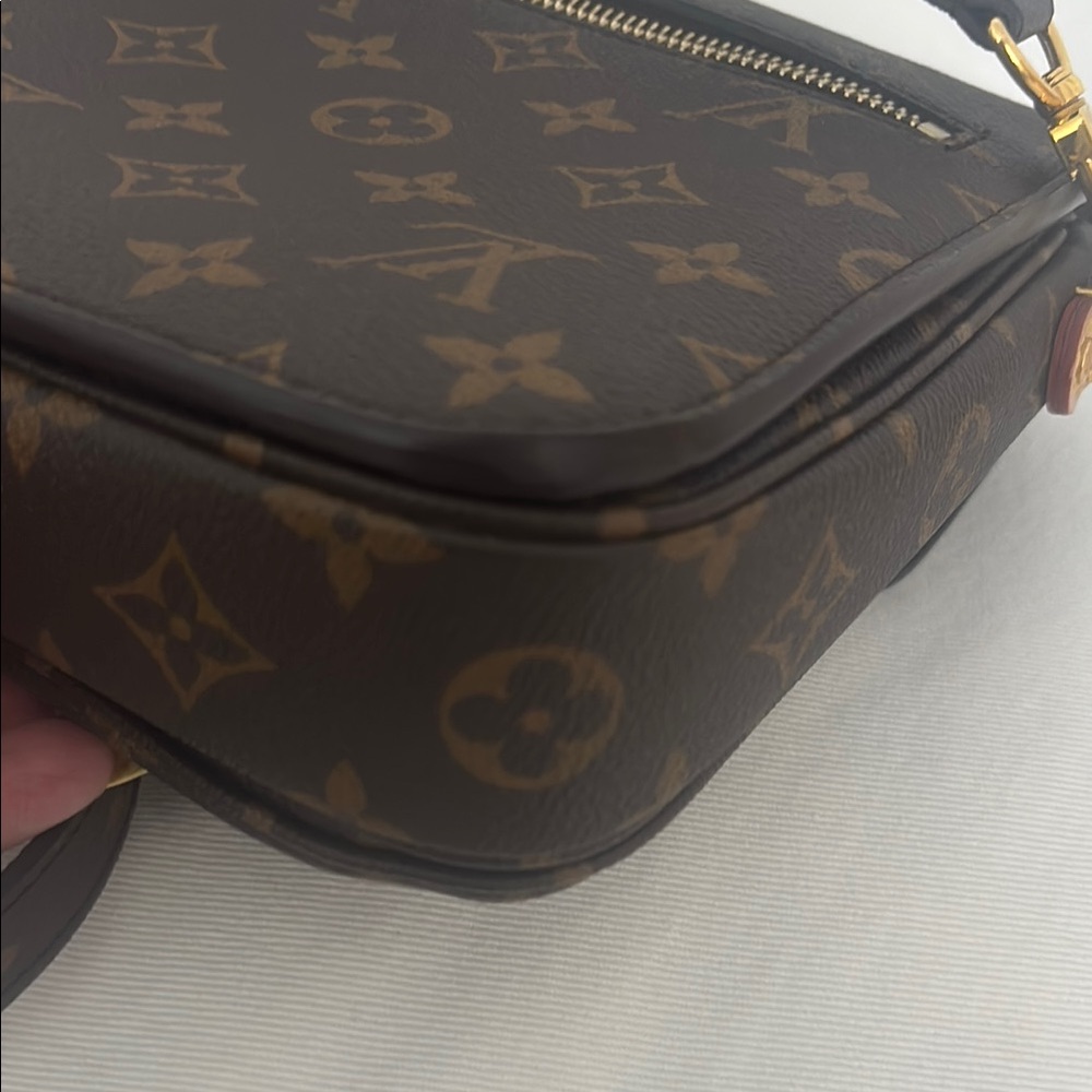 Louis Vuitton Monogram Pochette Métis - Picture 14 of 15